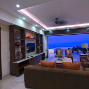 Oceanfront Penthouse - Living room ocean view