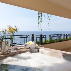 Oceanfront Penthouse  - Panoramic view balcony and Jacuzzi