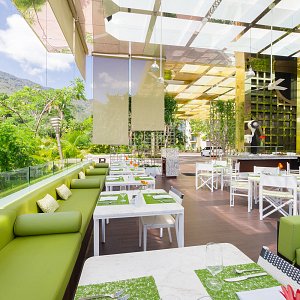 the-terrace-restaurant-hotel-mousai-10